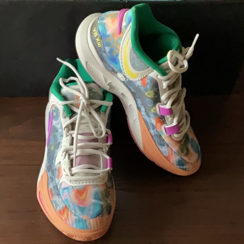 Nike Kylie 8 Circle Of Life Men’s size 9.5